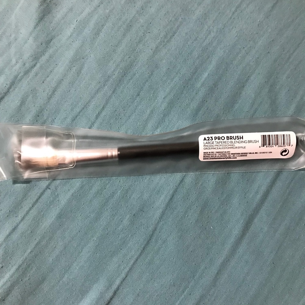 abh a23 large tapered blending brush